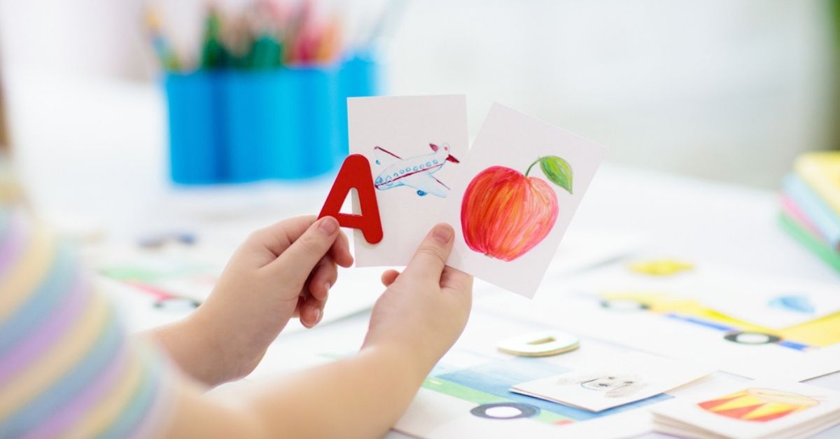 Bật Mí 7 Trò Chơi Tiếng Anh Với Flashcard Hữu Ích Nhất Cho Con