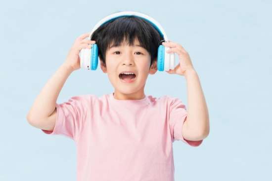 Tuyệt chiêu luyện nghe tiếng Anh cho trẻ tiến bộ nhanh