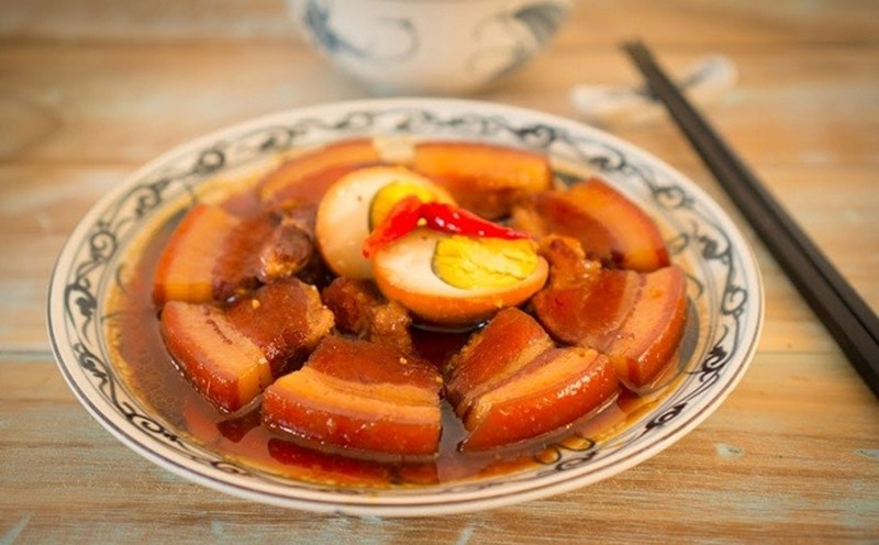 Món thịt kho nước dừa tươi ngày Tết Việt Nam